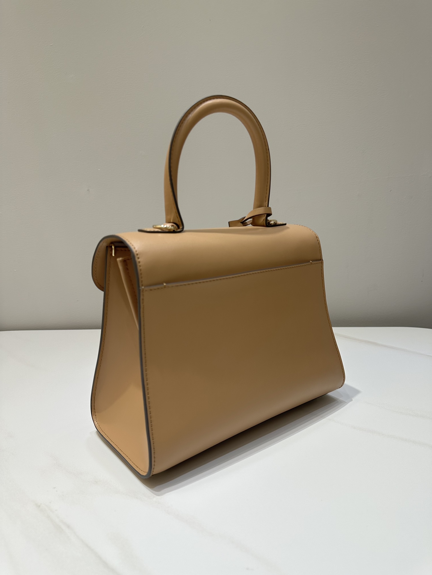 델보 브리앙 PM 박스백 브라운